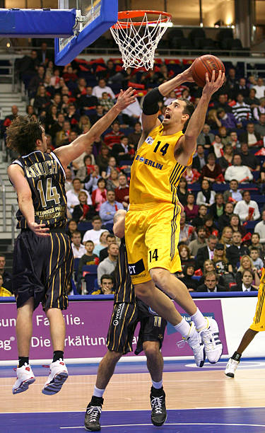 于截止日前 于截止日前