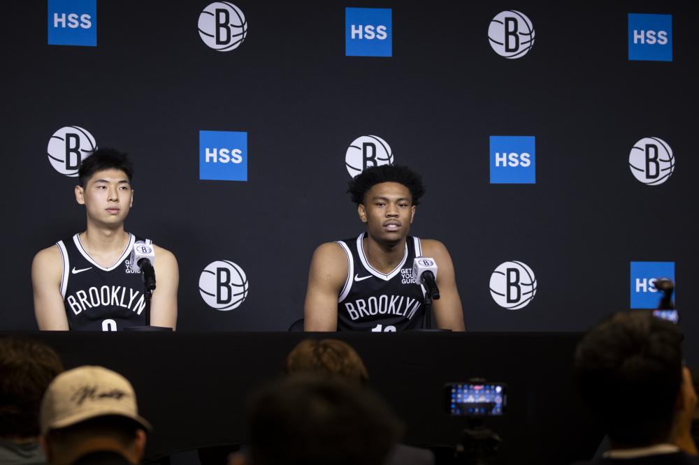 不仅需要依 不仅需要依