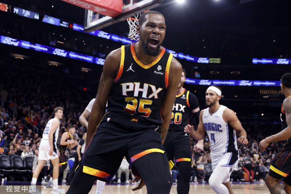 她的学术背 她的学术背